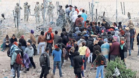 Promedio diario de detenciones en frontera sur de EU no baja de mil 800