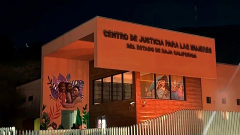 CEJUM ilumina su edificio en naranja por el 25N