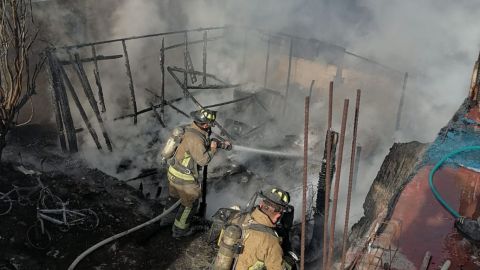 Incendio consume vivienda en Tijuana