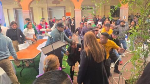 Alcalde en EdoMéx intenta tomar protesta y huye para evitar ser detenido