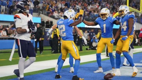 Chargers sigue en la pelea por los playoffs de NFL tras vencer a Broncos