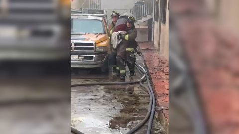 Hombre de la tercera edad olvida apagar cigarrillo e incendia su vivienda