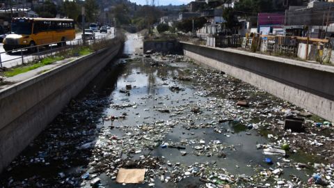 Ciudadanos siguen utilizando desarenadores como basureros