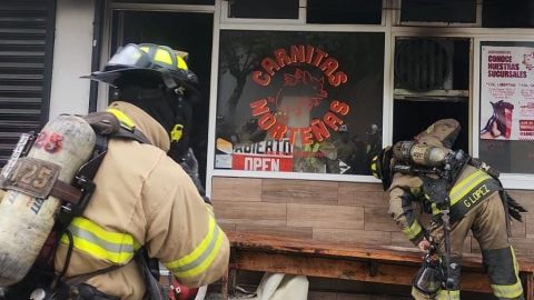 Fuerte incendio en comercio de la colonia Libertad deja daños materiales