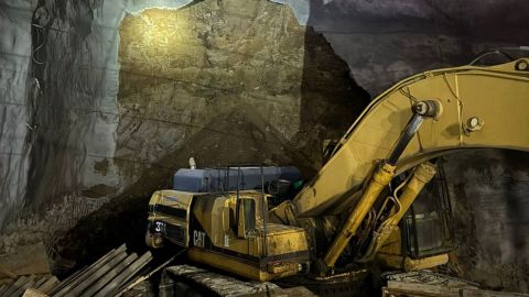 Bomberos atienden incendios y derrumbe en la colonia Cacho