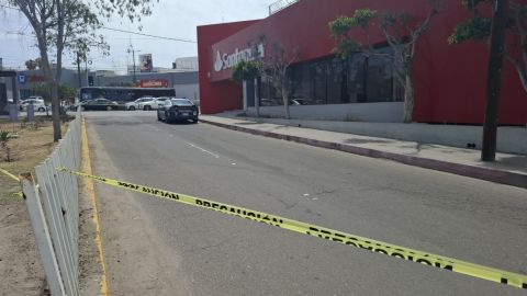 Balean a un hombre al interior de un banco Santander en Tijuana