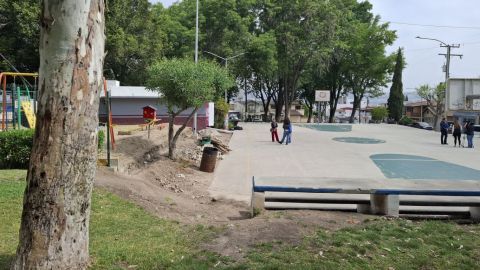 Área de juegos en parque permanece cerrado por seguridad tras daños por lluvias