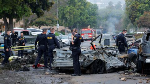 Avioneta se estrella en zona residencial militar de San Diego; confirman muertos