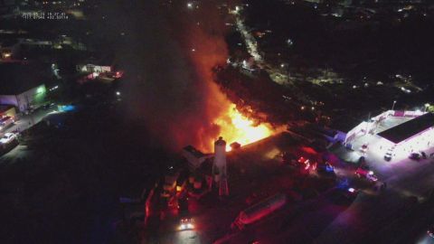 Incendio consume 12 viviendas en zona de invasión en la carretera a Playas