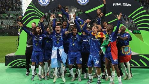 Chelsea remonta y es campeón de la Conference League 2025