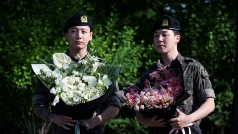 Jungkook y Jimin de BTS finalizan su servicio militar