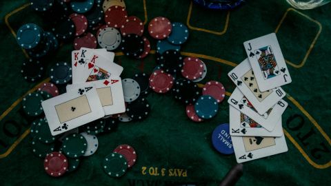 La psicología del jugador: ¿qué nos atrae de los juegos de azar en línea?