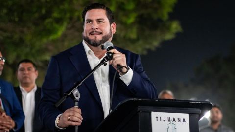 Alcalde de Tijuana aclara motivo de uso de muletas tras intervención médica