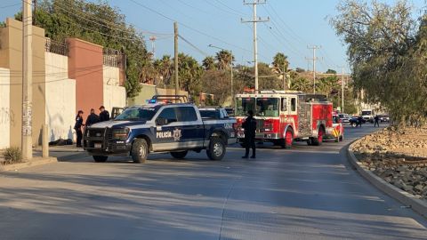 Mueren dos personas tras chocar contra patrulla en Tijuana