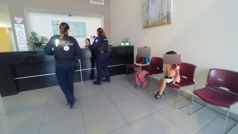 Rescatan a dos niños por omisión de ciudados en la Sánchez Taboada