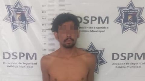 Capturan a hombre robando paneles de refrigeración en escuela de Mexicali