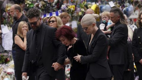 Despiden a Ozzy Osbourne con emotivo cortejo fúnebre