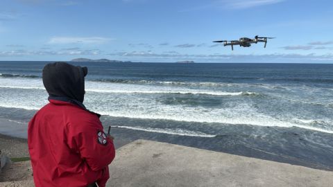 Sin afectaciones en playas de Tijuana tras alerta por alto oleaje