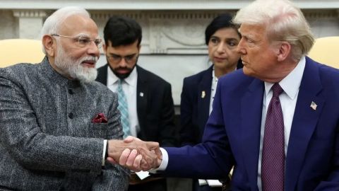Trump 'castiga' a India y eleva arancel al 50% por compra de petróleo ruso