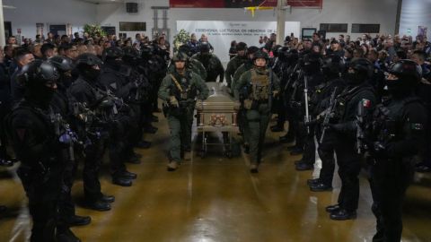 Despiden con honores a la oficial Teresa García, fallecida en accidente