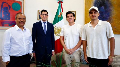 SRE se reúne con hermanos mexicanos liberados de centro de detención en Florida