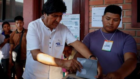 Evo Morales anula su voto en Bolivia; denuncia plan para cometer 'fraude'