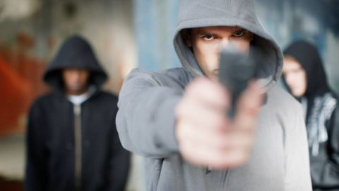 Abuelito de 88 años frustra robo en su casa; termina siendo detenido