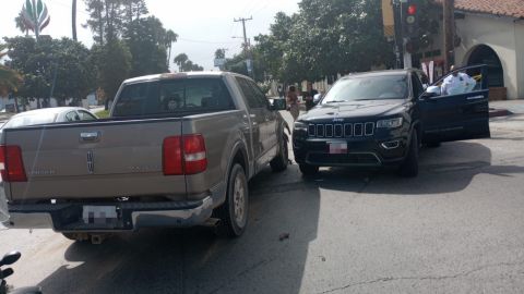 Conductor provoca choque en el bulevar Costero de Ensenada