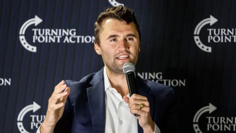 Disparan al activista Charlie Kirk en plena conferencia universitaria