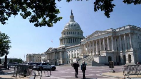 Sin acuerdo Trump-demócratas, EU 'cierra' su gobierno