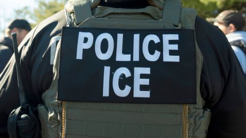 Apple elimina aplicación que alertaba sobre agentes del ICE