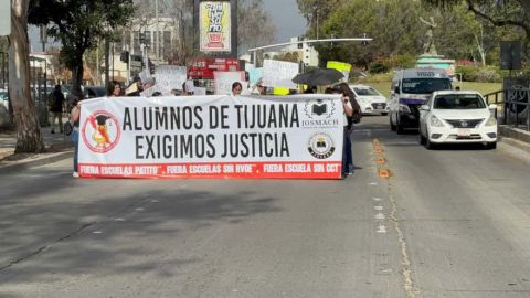 Estudiantes de Tijuana denuncian fraudes en instituciones educativas 'patito'