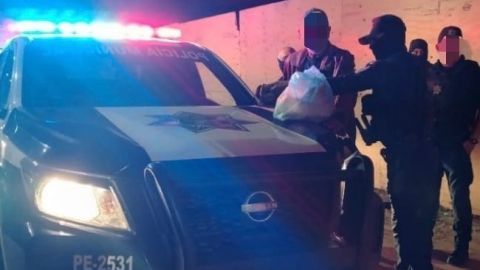 Capturan a dos hombres en Ensenada con casi una decena de envoltorios de cristal