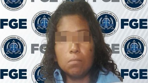 Vinculan a proceso a mujer por causar daños a farmacia en la Zona Centro