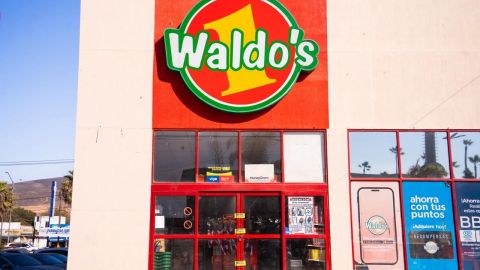 Clausuran tiendas Waldo’s de Ensenada
