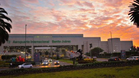 Piloto retiene avión en AICM en protesta por presuntas irregularidades laborales