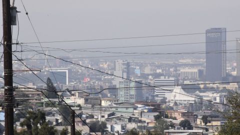Se mantiene la neblina en la ciudad; ingreso del frente frío ayudará a disiparla