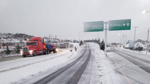 Refuerzan acciones preventivas en carreteras de Baja California durante nevadas