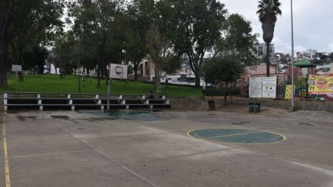 Denuncian uso comercial no autorizado de cancha de básquetbol en Lomas Hipódromo