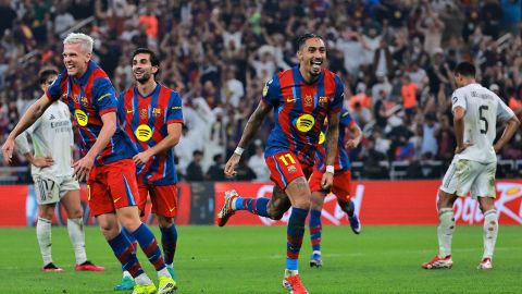 Raphinha impulsa al Barcelona a ganar la Supercopa al frenar al Real Madrid