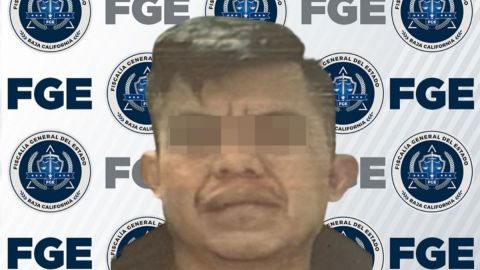 Mujer se niega a discutir con su pareja y él la amenaza con un cuchillo