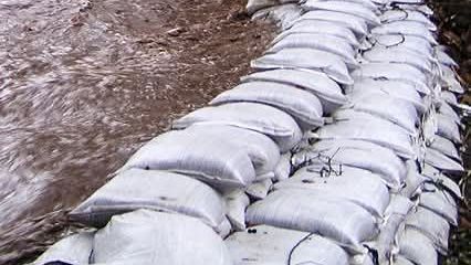 Ofrecen bolsas de arena tras pronóstico de lluvias fuertes en San Diego
