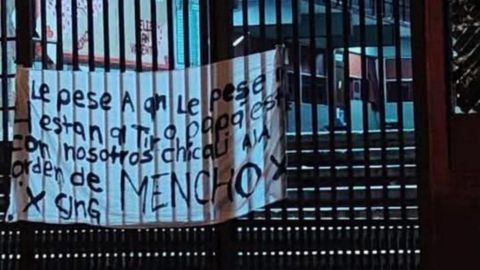 Dejan narcomanta en secundaria de Tijuana y suspenden clases