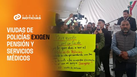 Viudas de policías exigen pensión y servicios médicos en Palacio Municipal