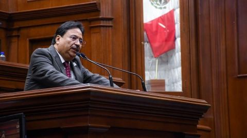 'Los hombres también tienen leche': diputado desata polémica por comentario