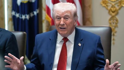 Trump da a Irán 48 horas para llegar a acuerdo sobre el estrecho de Ormuz