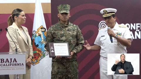 Marino que rescató a personas en San Felipe recibe reconocimiento estatal