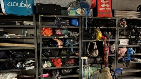 ¡Hasta una urna con cenizas! Aumentan objetos extraviados en el Metro CDMX