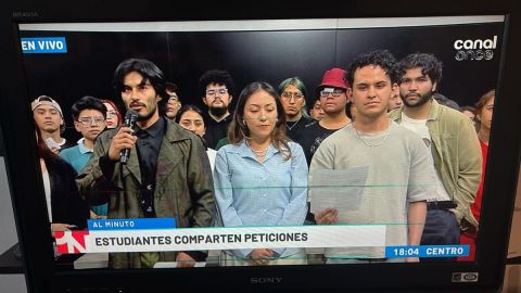 Estudiantes del IPN irrumpen en Canal Once para exigir cambios