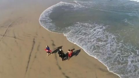 Rescatan a migrante arrastrado por la corriente en la zona del muro fronterizo